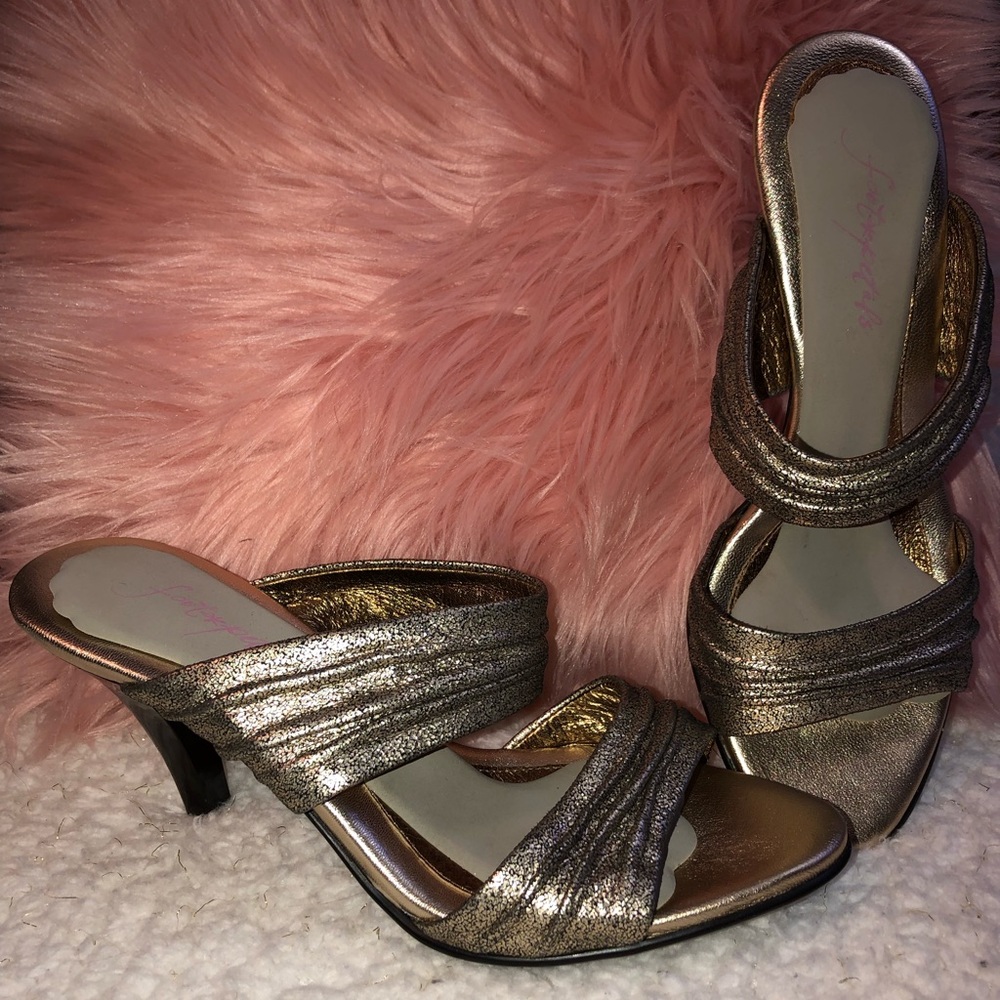 GORGEOUS Gold Glittery Heels! NWOT